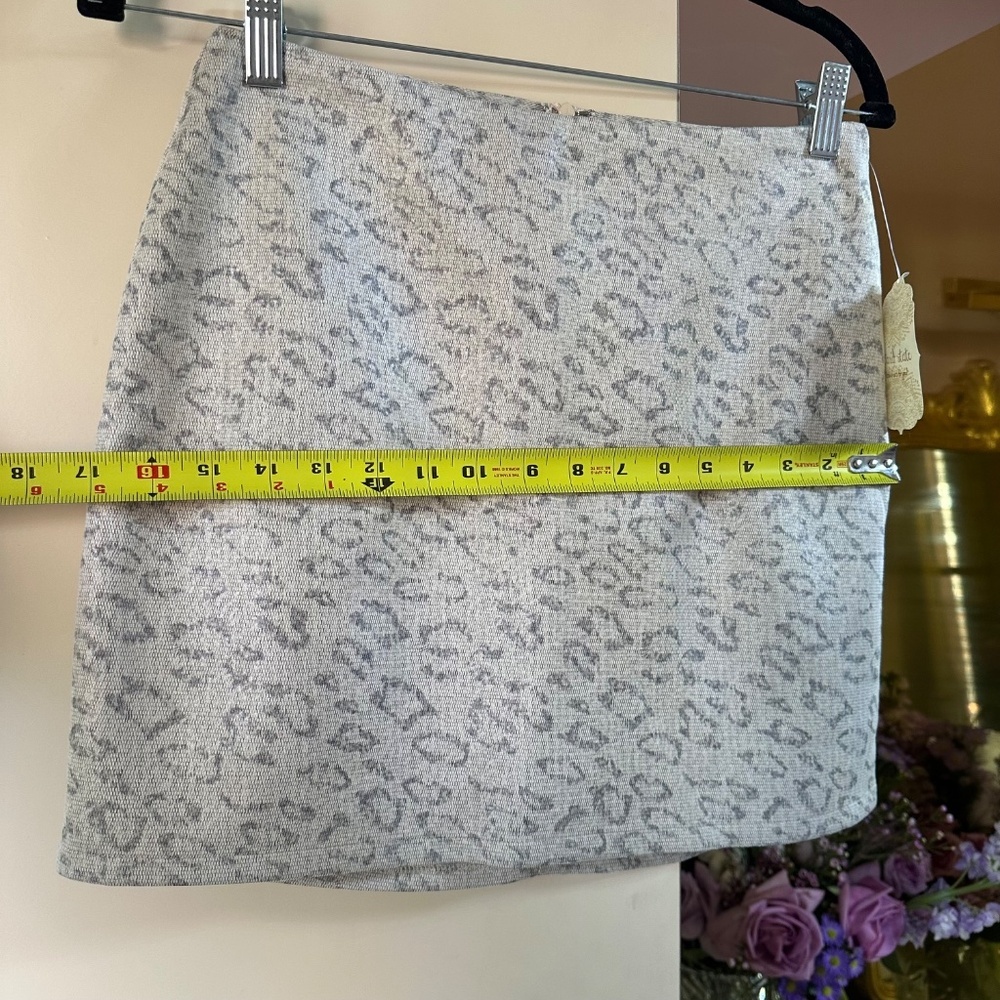 NWT Altar’d State Gray Leopard A Line Skirt - Picture 6 of 6
